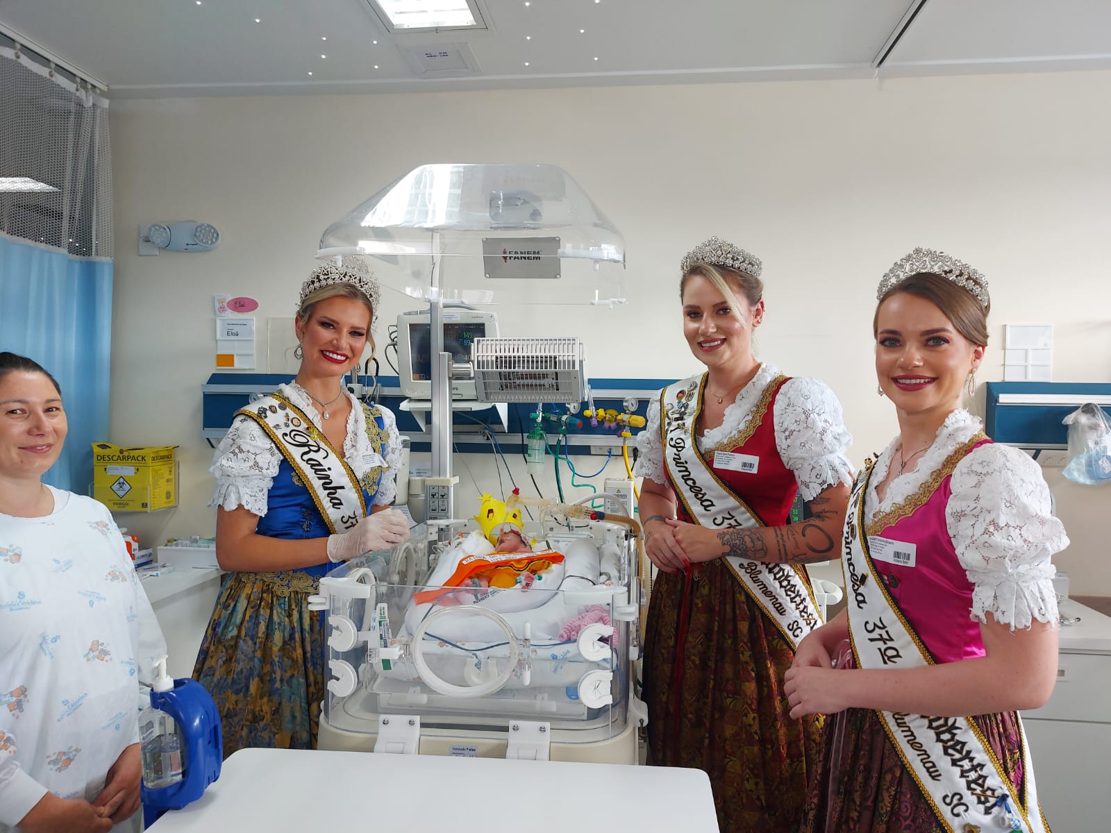 Realeza da 37ª Oktoberfest participa de Oktoberfest em hospital de Blumenau